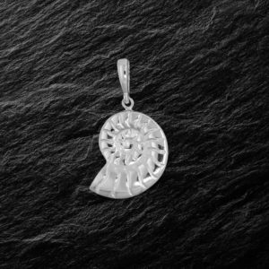 silver pendant small shell